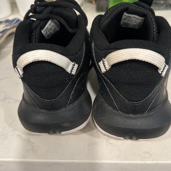 Under Armour Boys Basketball Sneakers 6Y - Picture 2 of 4